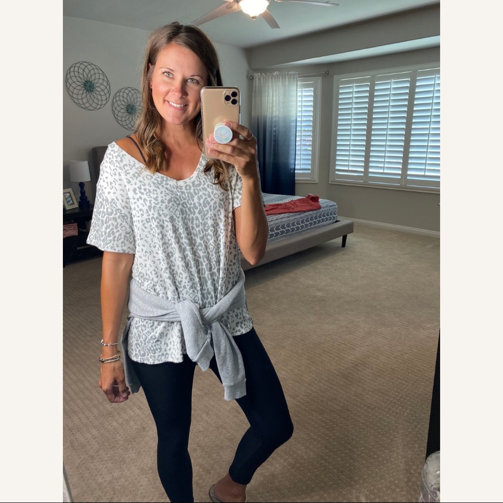Snow Leopard Top NWT